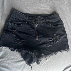 Black jean shorts with zipper